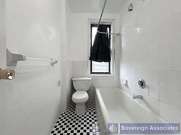 4th image of 876 Bryant Ave #Ba