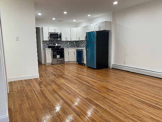 2nd image of 934 E 79th St Floor 2