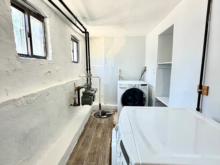 916 Whitelock St #100 — Photo 13