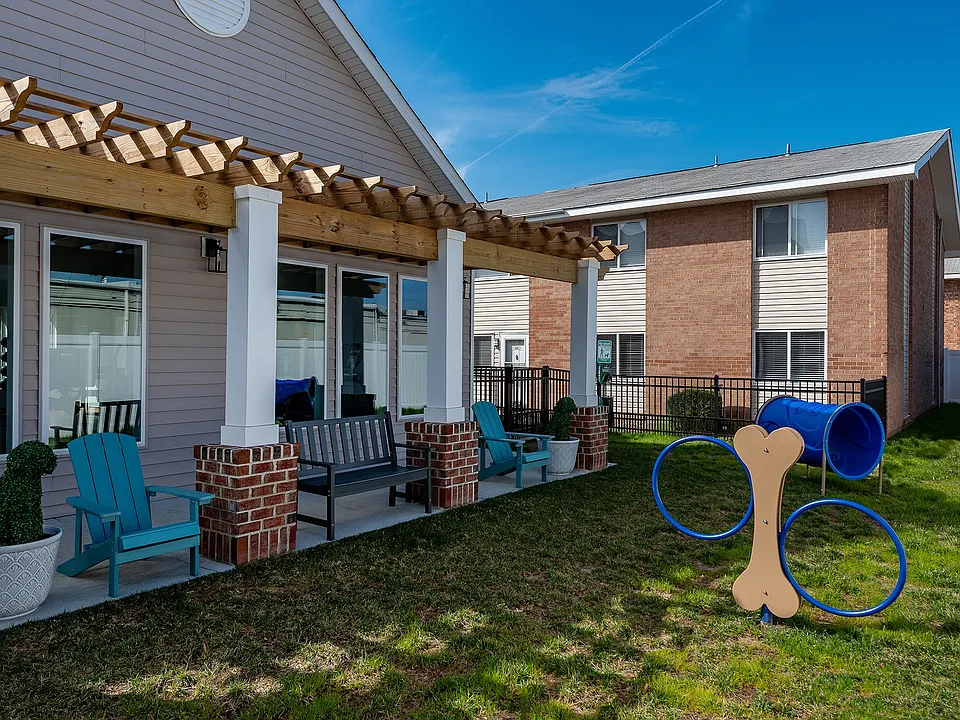 1010 Mineola Dr