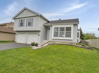 527 Ladysmith Rd, Bartlett, IL 60103