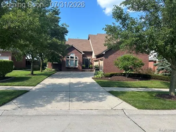 18987 Pine Ln, Macomb, MI 48042