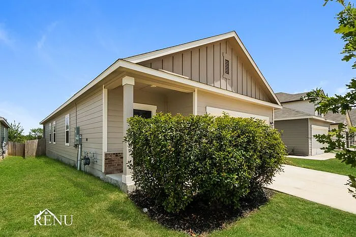3 bed, 2.0 bath, 1401 sqft, $1,650 — Photo 2