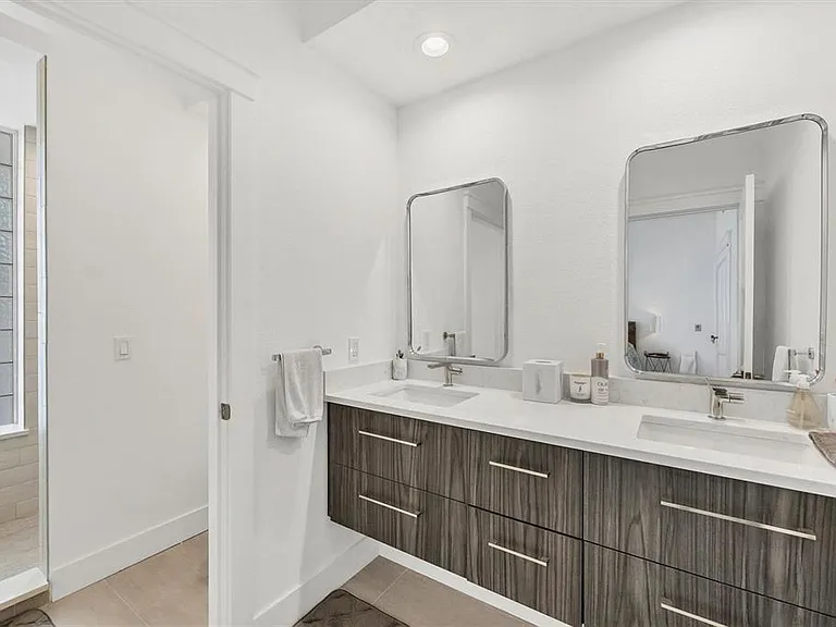 8234 Harborside Cir — Photo 15