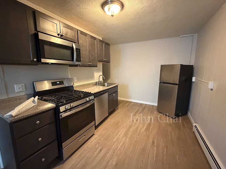 1st image of 2 Woodlawn St #2R