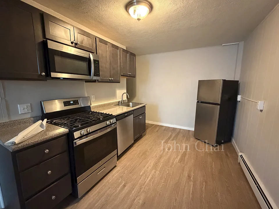 2 Woodlawn St #2R