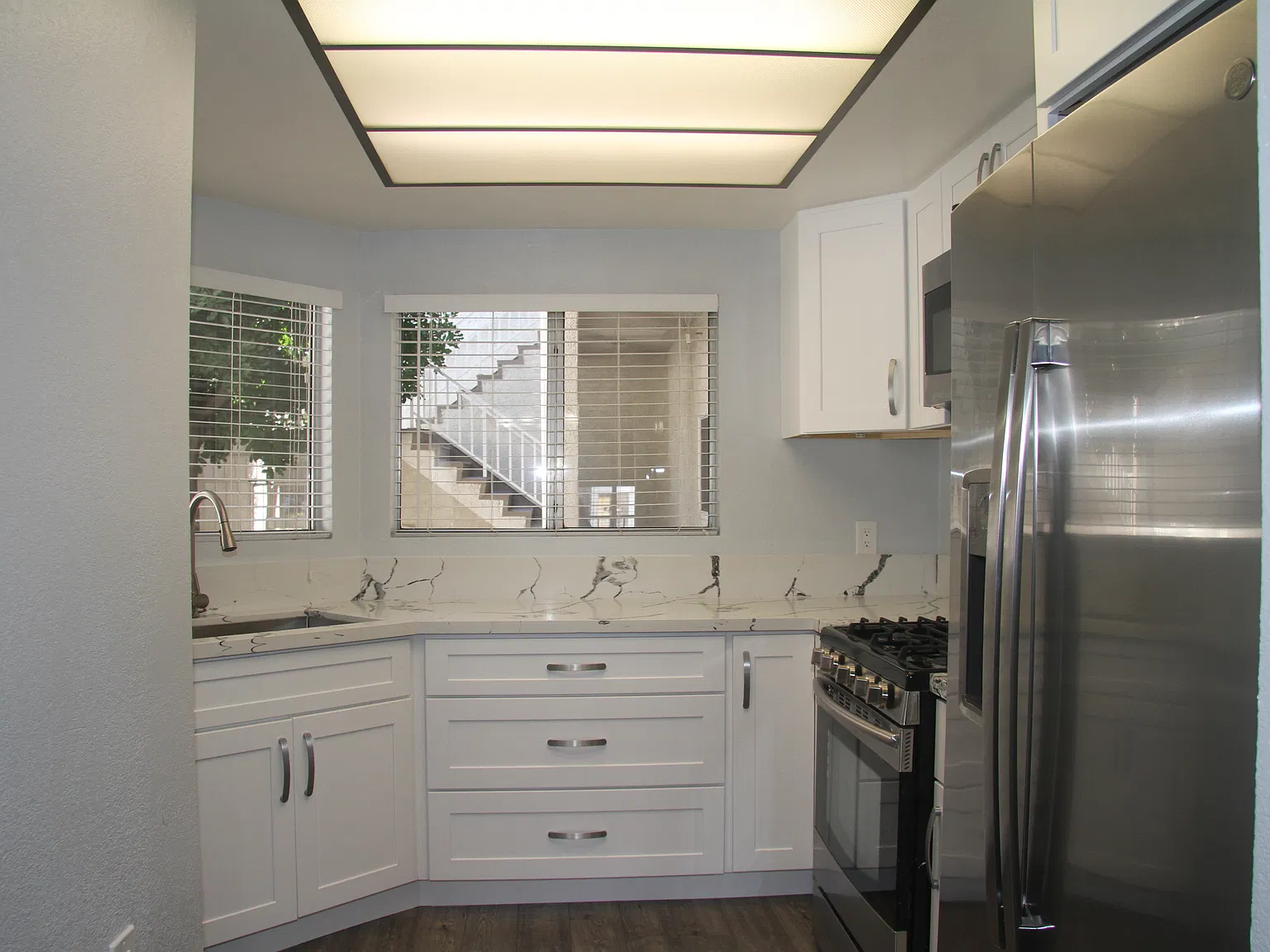 2 bed, 1100 sqft, $2,900 — Photo 2