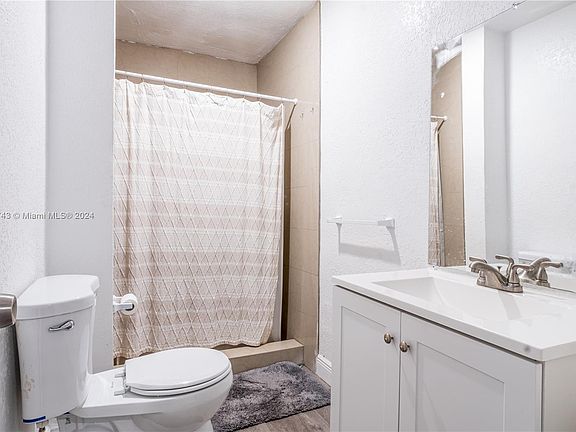 5th image of 529 NW 10th St