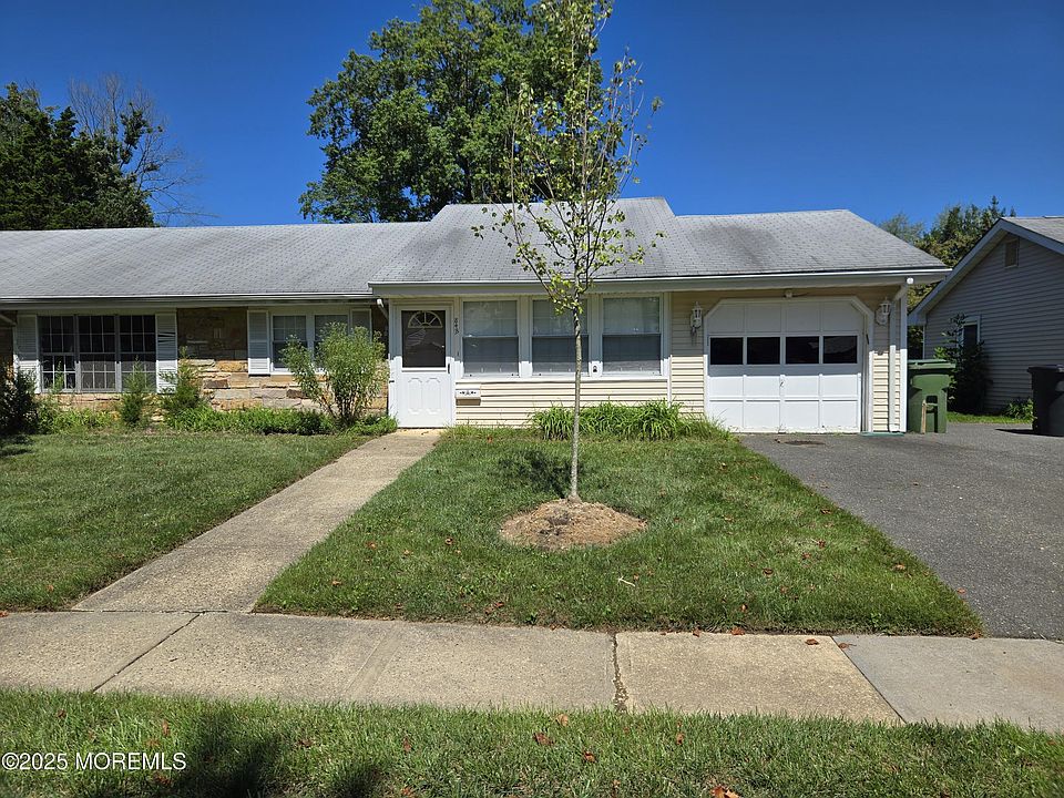 1st image of 84B Gladiola Court