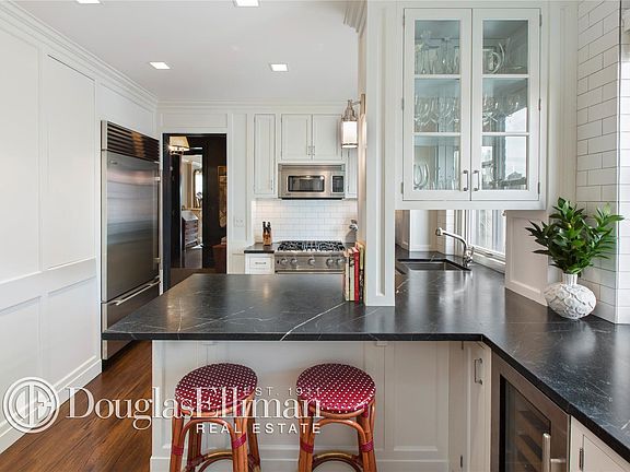 2nd image of 105 W 72nd St APT 11B