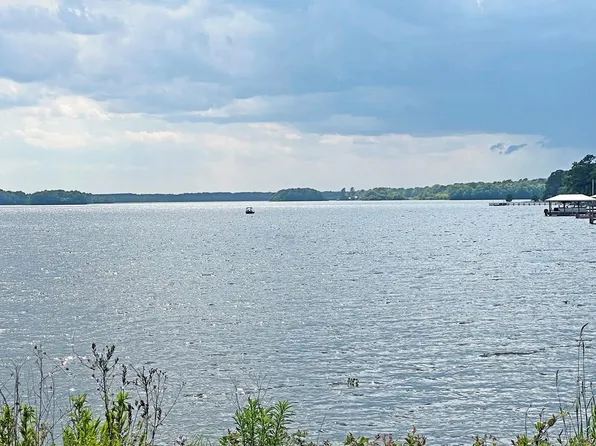 1303 Delano St, Manning, SC 29102