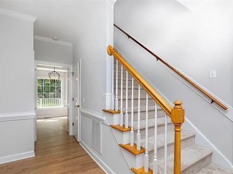 113 Ashton Ln — Photo 3