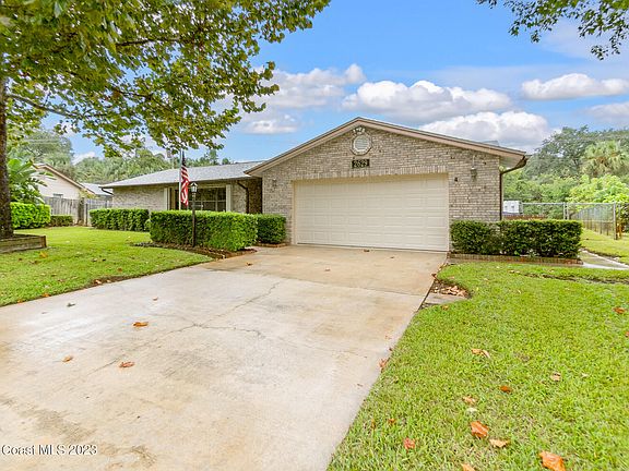 3rd image of 2629 Applewood Dr
