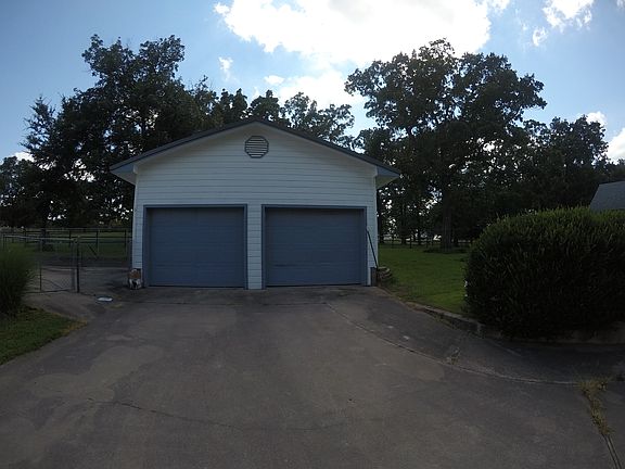 Detached 2-car Garage