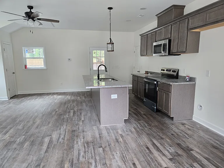 308 Pearson St N — Photo 5