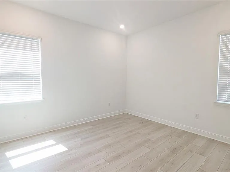 15614 Vetta Dr — Photo 14