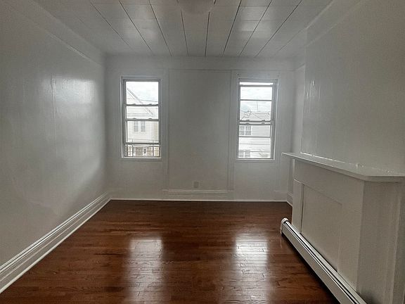 2nd image of 168 Lexington Ave
