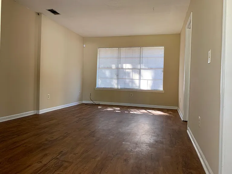 814 Robin Hood Trl — Photo 10