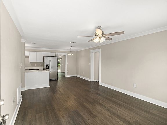 4th image of 200 Spencer Dr