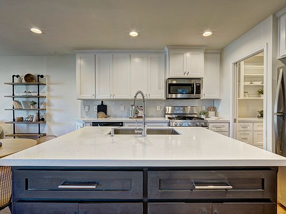 4th image of 522 Tewksbury Ave