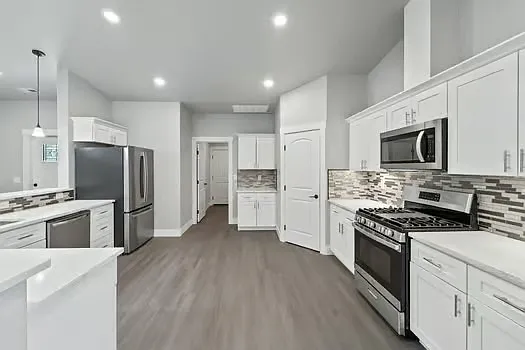 740 6th Ave — Photo 9