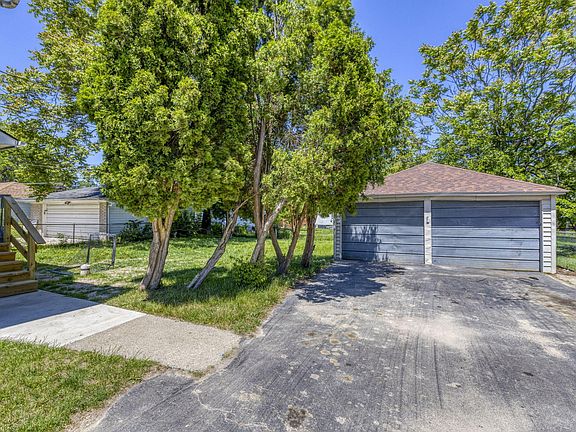 3rd image of 7359 Engleman Ave