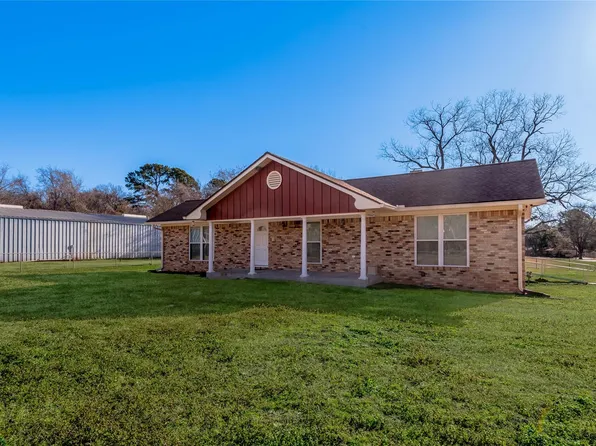 2201 Badger Ln, Huntsville, TX 77320