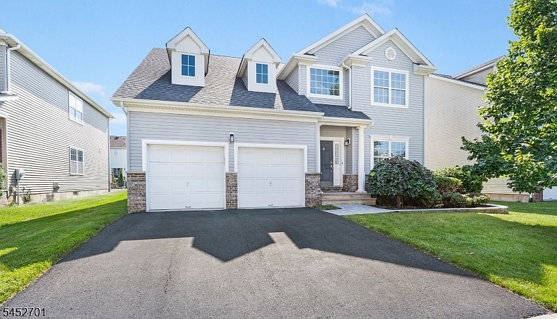 1st image of 10 Willocks Cir