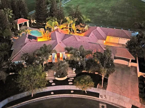 10807 Chadwick Ln, Bakersfield, CA 93311