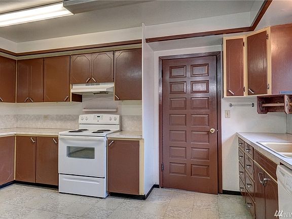 5th image of 5716 220th Street Ct E