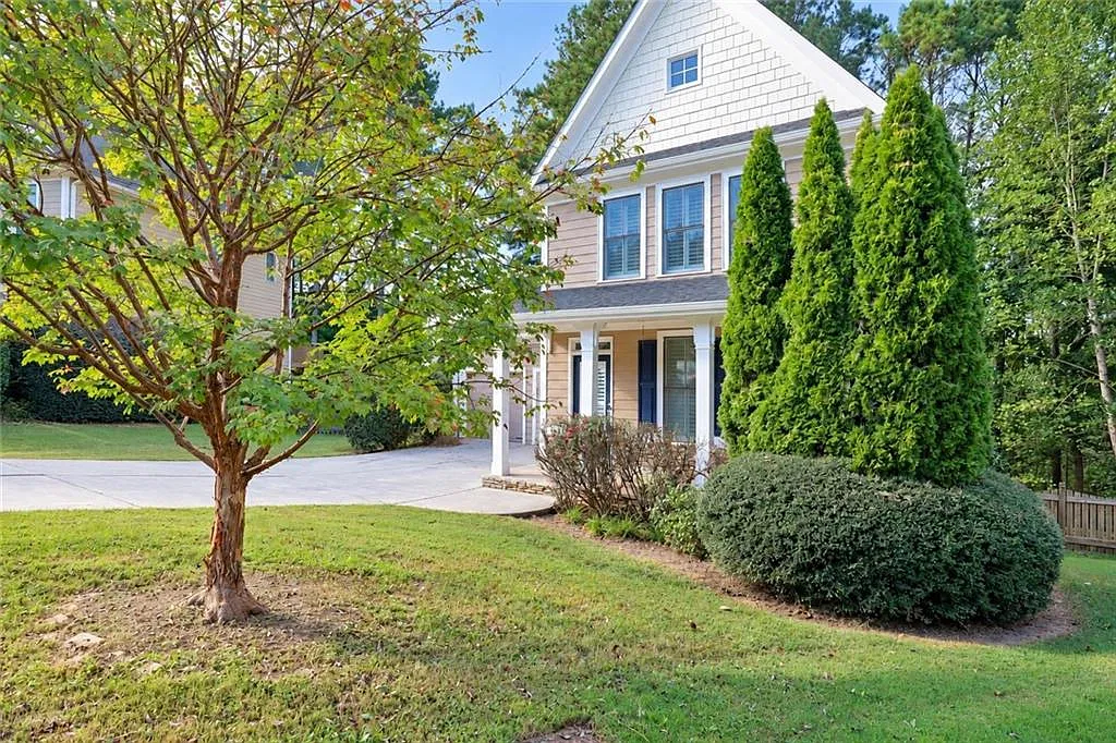 4 bed, 4.0 bath, 2432 sqft, $2,720 — Photo 1