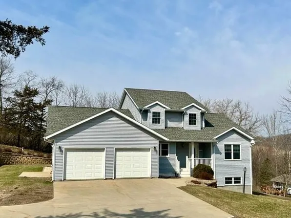 1661 Panoramic Rd, Decorah, IA 52101