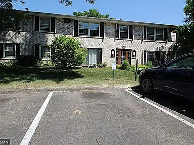 1025 Smetana Rd — Photo 2