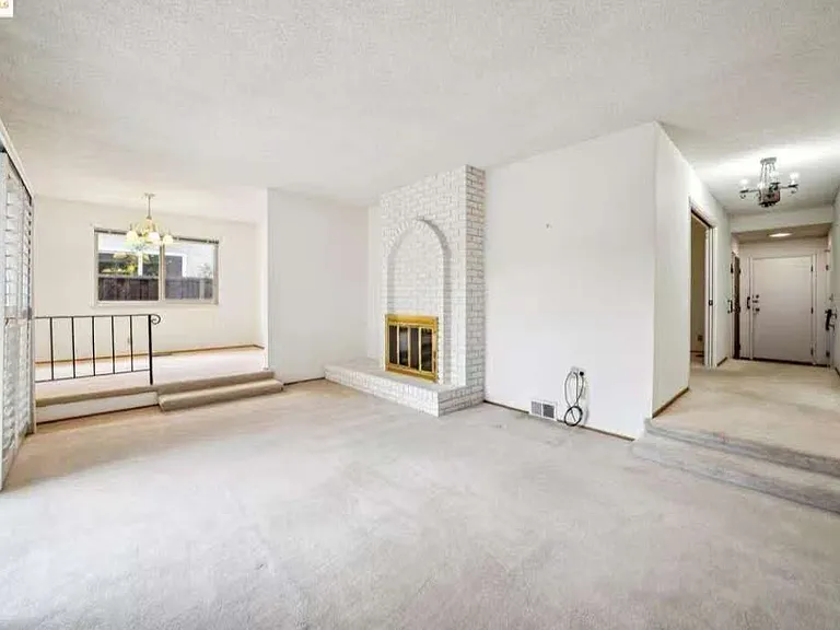 1073 Camellia Dr — Photo 16