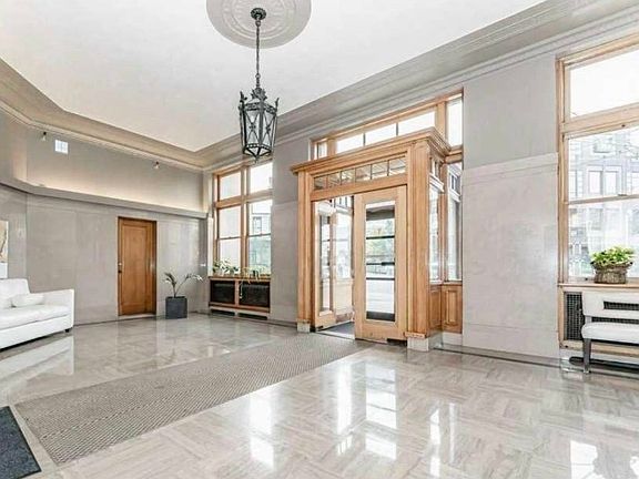 3rd image of 404 King St W #404