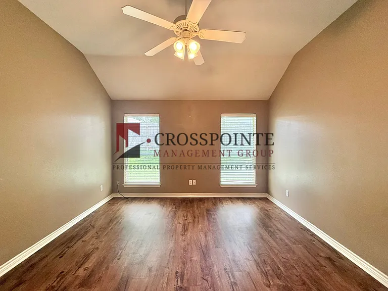 15919 Brittain Ct — Photo 8