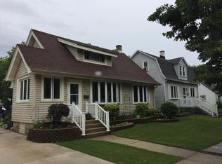 6736 Hillside Ln, Wauwatosa, WI 53213