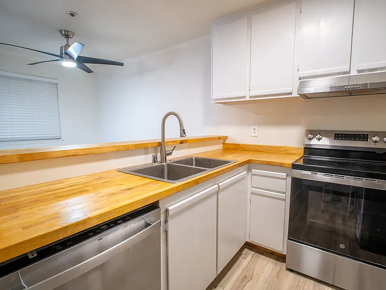 1019 Dornajo Way #160 — Photo 4