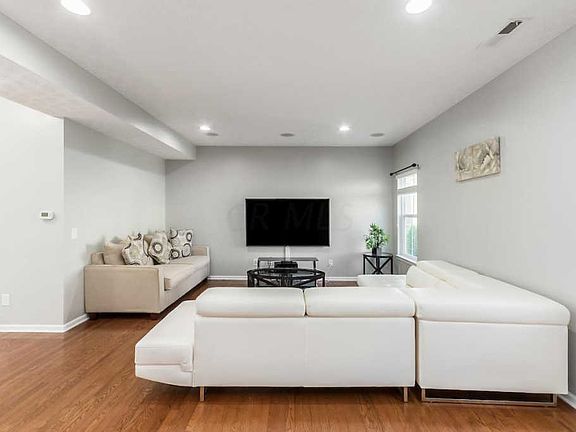 3rd image of 7865 Avaleen Cir N #52-786
