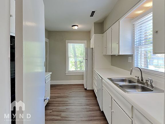 3rd image of 5749 La Vista Ct