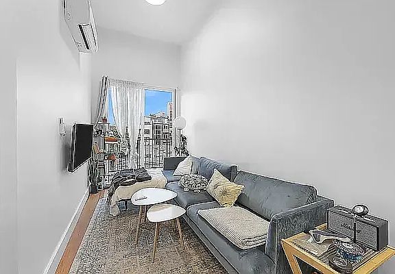 3rd image of 949 Metropolitan Ave APT 3L