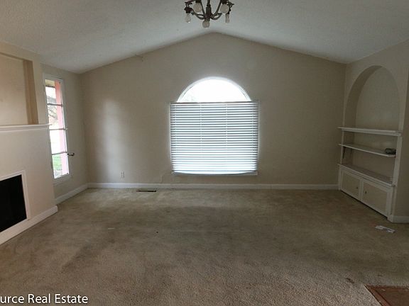 3rd image of 1041 E Bryan Ave
