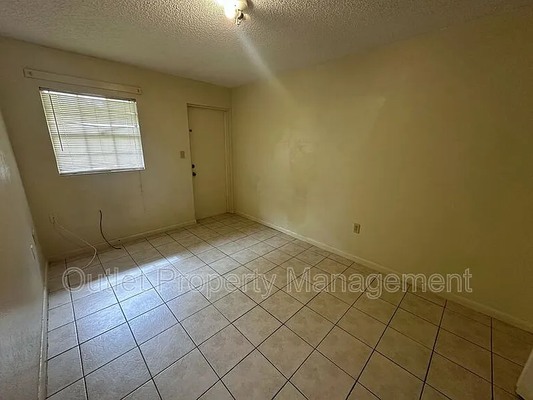 325 N 5th St #5 — Photo 6
