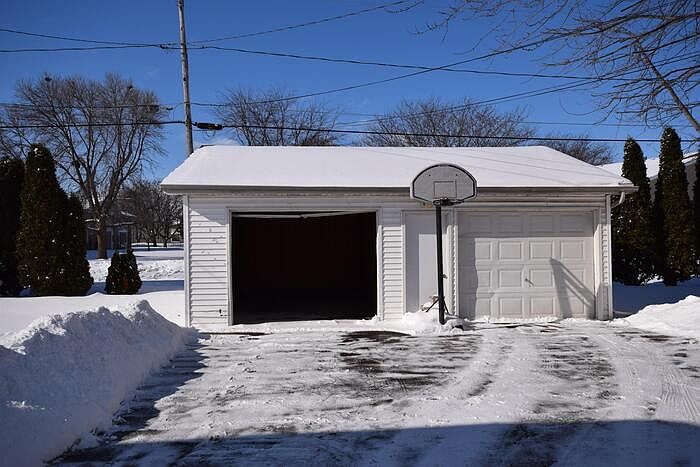 2nd image of 441 N Westfield St