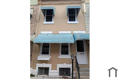 2411 N Hollywood St Photo 1