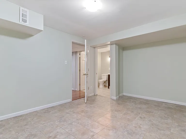 2206 N Taft St — Photo 36