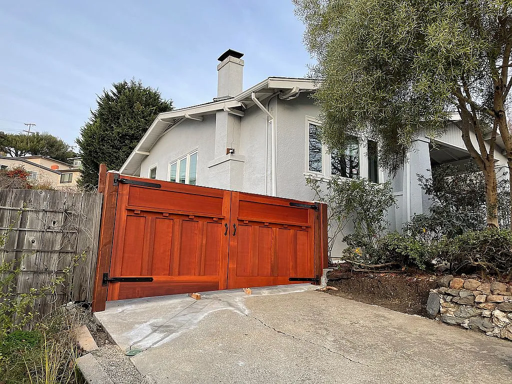 6633 Cutting Blvd photo 1