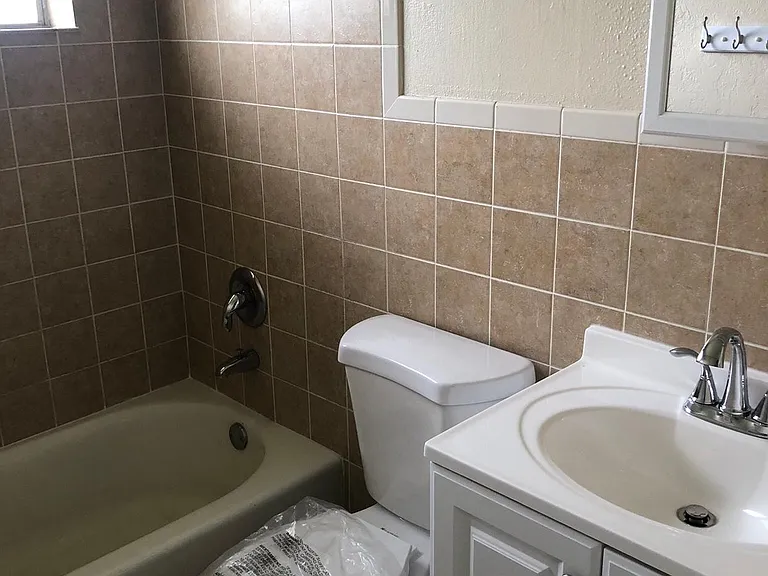 238 SW 3rd St — Photo 8