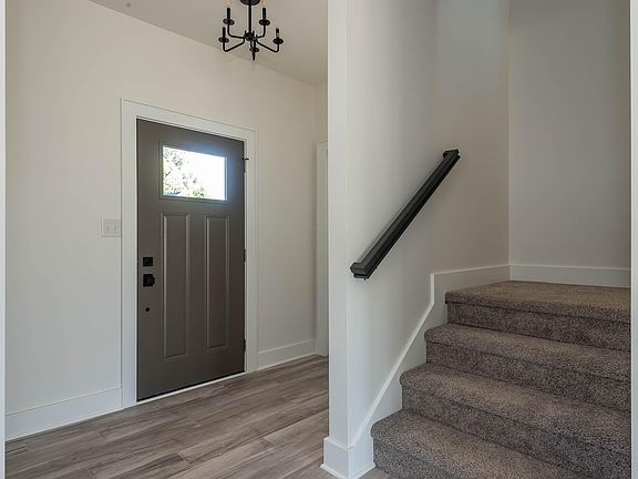 2nd image of 534 E Lucy Ln