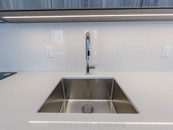 5th image of 15 Richardson St #1318